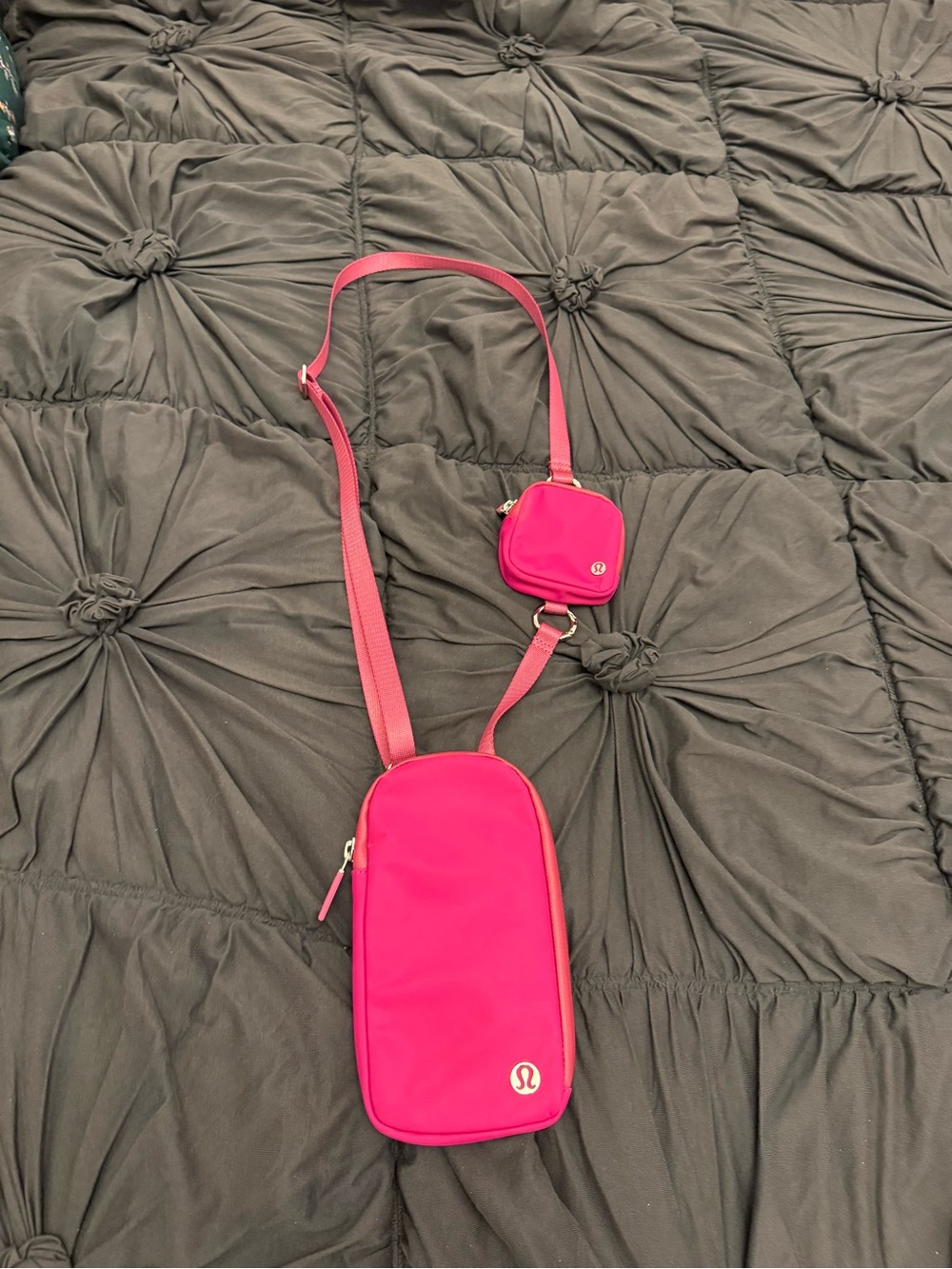 lulu bag phone cross body!! i never wear it, only worn once. in a pink